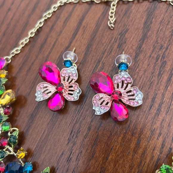 Aratta Colorful Floral Rhinestone Statement Necklace and Earring Set - Picture 7 of 7